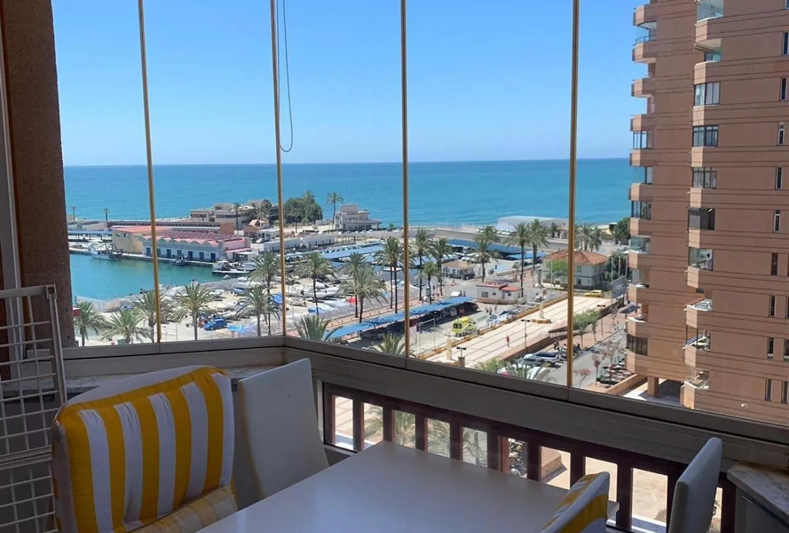 פואנגירולה Las Palmeras Marina View